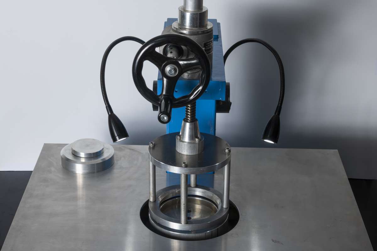 Hydrostatic pressure tester